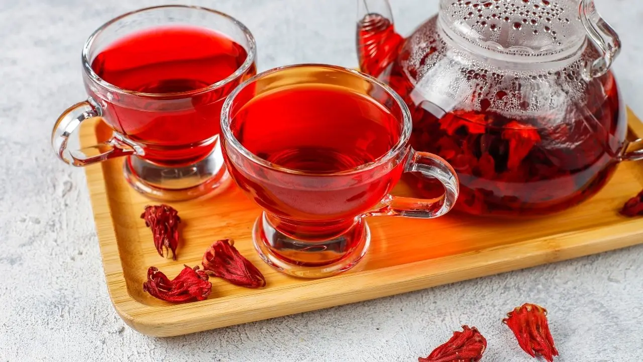 Chá de hibisco ajuda no controle da pressão e acelera o metabolismo