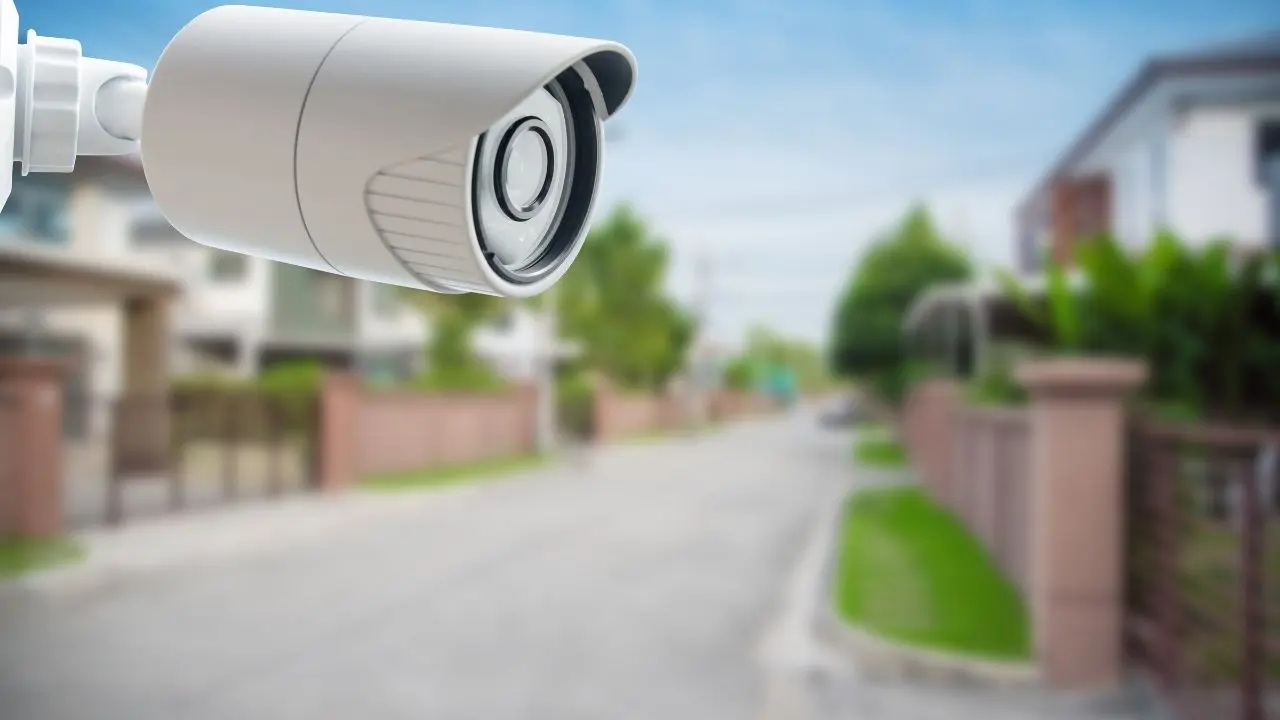 Instalação de câmeras no quintal exige atenção às leis de privacidade